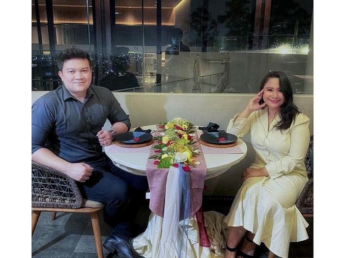 Momen Hangat Chikita Meidy Makan Bareng Keluarga dan Sahabat