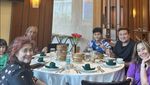 Momen Hangat Chikita Meidy Makan Bareng Keluarga dan Sahabat