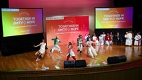 Diketahui, Hari ini, Jumat (13/9), Paus Fransiskus akan mengakhiri kunjungan apostoliknya di Singapura dan kembali ke Vatikan. Singapura menjadi negara terakhir tur Asia-Pasifik yang dikunjungi Paus Fransiskus.