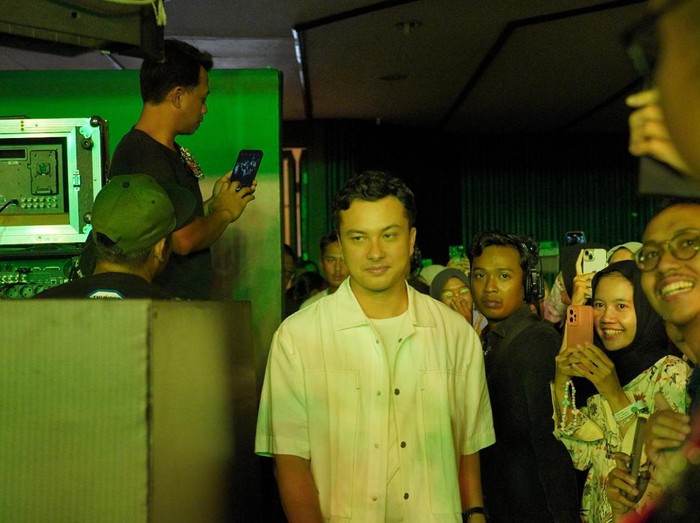 nicholas saputra