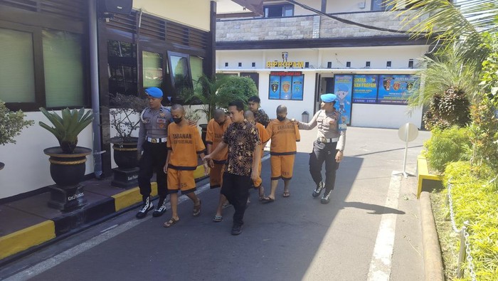 Para tersangka pengeroyok remaja hingga tewas di Malang gegara logo persilatan