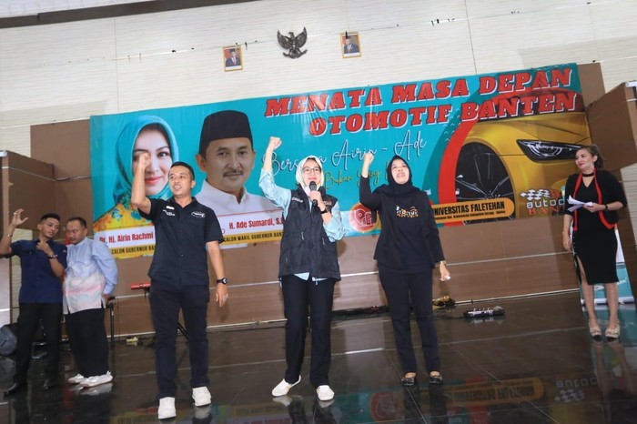 Pasangan Airin-Ade Sumardi