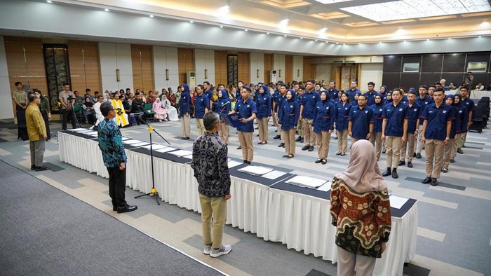 Pelantikan manajemen trainee lulusan ULBI.