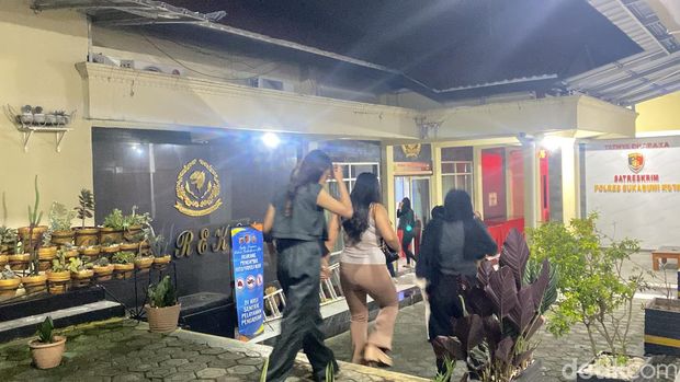 Pemandu Lagu dan Pengunjung Karaoke di Sukabumi Diamankan