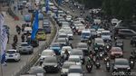 Penampakan Macet di Jalan KH Abdullah Syafei Jelang Long Weekend