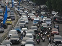 Penampakan Macet di Jalan KH Abdullah Syafei Jelang Long Weekend