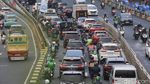 Penampakan Macet di Jalan KH Abdullah Syafei Jelang Long Weekend