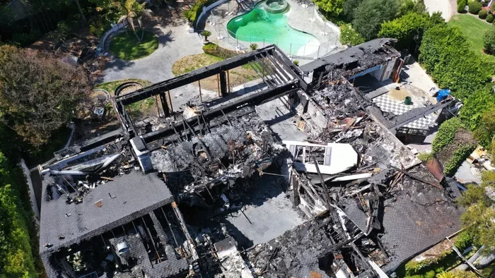 Penampakan rumah Cara Delevingne setelah kebakaran.