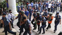 Diketahui, selain menjadi buronan di Filipina, nama Apollo Quiboloy juga masuk ke dalam daftar orang paling dicari oleh Biro Investigasi Federal (FBI) di Amerika Serikat. Dia didakwa menjalankan operasi perdagangan seks yang mengancam pra korban muda dengan kutukan abadi serta kekerasan fisik.
