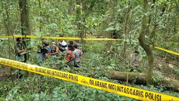Penemuan mayat wanita di Pacet Mojokerto
