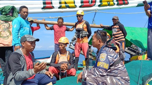 Petugas saat melakukan pencarian hari terakhir terhadap ABK asal Sidoarjo, Jawa Timur, yang hilang di perairan Desa Pulukan, Kecamatan Mendoyo, Kabupaten Jembrana, Bali, Jumat (13/9/2024). (Dok. Pos SAR Jembrana)