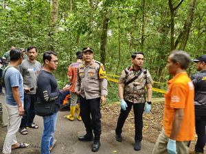 Mayat Wanita Kemeja Pink Dibuang di Pacet Mojokerto Diduga Dirampok