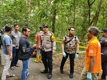 Mayat Wanita Kemeja Pink Dibuang di Pacet Mojokerto Diduga Dirampok