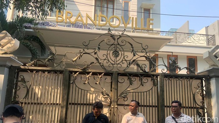 Polres Metro Jakarta Pusat mengecek kantor perusahaan anime di Menteng yang diduga melakukan kekerasan dan eksploitasi kepada karyawannya.