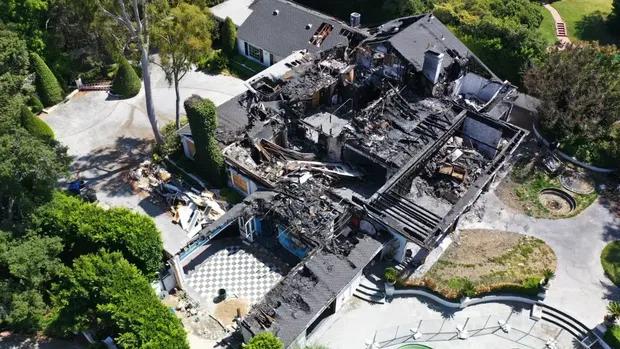 Potret rumah Cara Delevingne 6 bulan setelah terbakar.