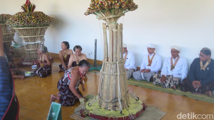 Prosesi Numplak Wajik di Panti Pareden, Kompleks Magangan, Jogja, Jumat (13/9/2024) sore.