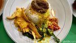 Lamak Bana! Nasi Padang Batusangkar pakai Ikan Bilis dan Karapuak Cagau