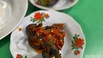 Lamak Bana! Nasi Padang Batusangkar pakai Ikan Bilis dan Karapuak Cagau
