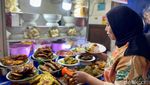Lamak Bana! Nasi Padang Batusangkar pakai Ikan Bilis dan Karapuak Cagau