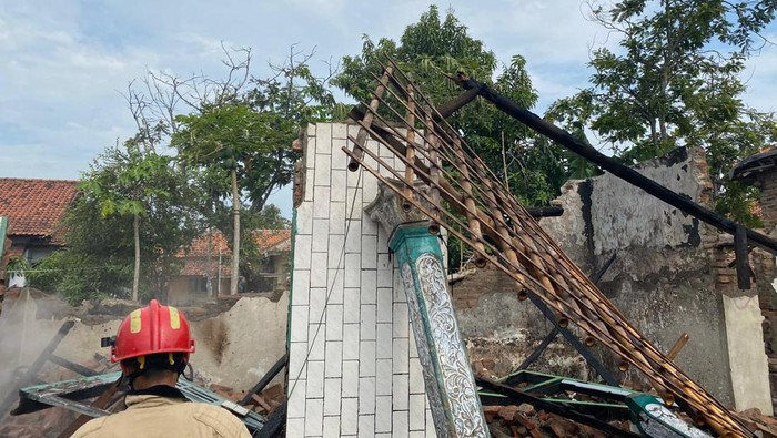Rumah Tua Kadirah di Indramayu Ludes Dilalap Api