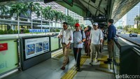 Ridwan Kamil menyoroti fasilitas disabilitas yang masih kurang merata di beberapa wilayah di Jakarta.