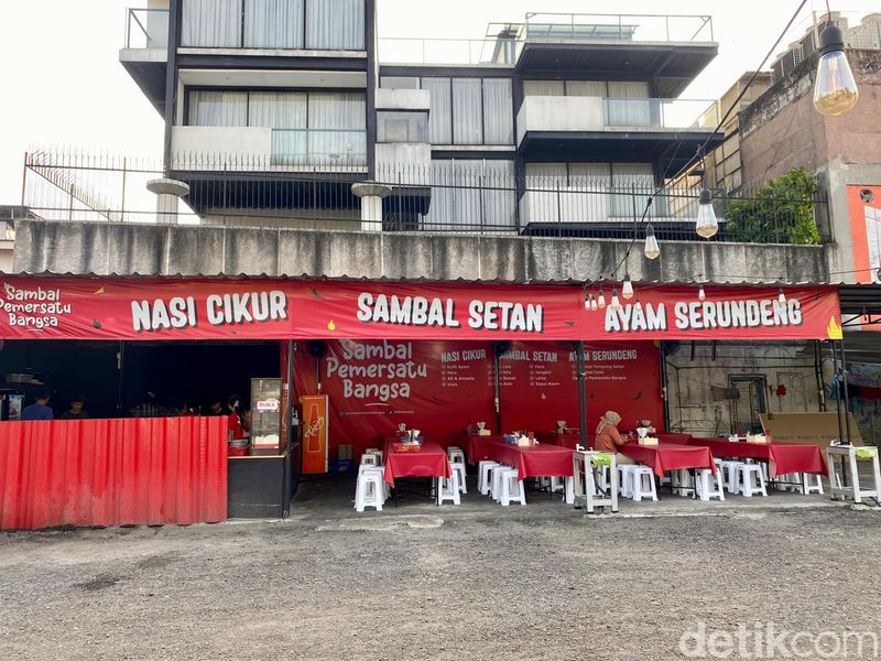  Tersengat Pedasnya Tempong dengan Nasi Cikur