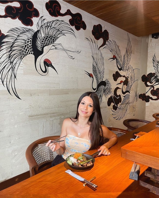 Ria Andrews juga pandai menyembunyikan kehamilannya, hingga ia melahirkan anak Stefan William, Noah Cure Andrews Umboh. Mantan suami Celine Evangelista pun mengakui awalnya sengaja tidak mempublikasikan kehadiran buah hati, karena ingin menikmati momen istimewa secara pribadi. Foto: Dok. Instagram Ria Andrews