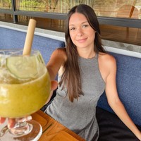 Sosok istri Stefan William ini kemudian membuat publik penasaran. Pemilik nama lengkap Ria Kathleen Andrews merupakan perempuan keturunan Inggris. Foto: Dok. Instagram Ria Andrews