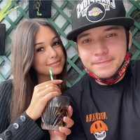 Pesinetron Stefan William dan Ria Andrews mencuri perhatian publik setelah mengumumkan sudah memiliki anak pada akhir Agustus lalu. Kehadiran putra Stefan yang diberi nama Noah itu pun memberi banyak pertanyaan netizen tentang status hubungannya dengan selebgram Ria Andrews. Foto: Dok. Instagram Ria Andrews