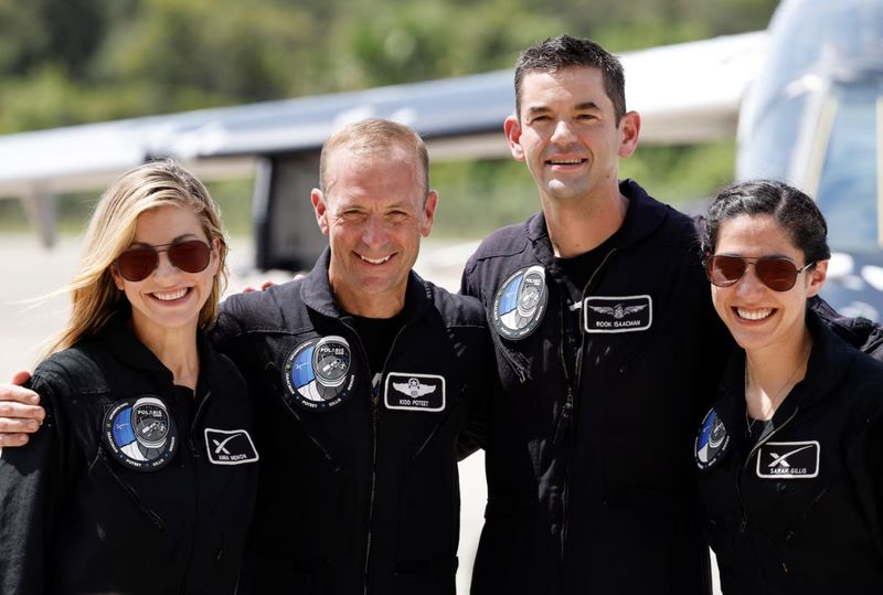 Spacewalk pertama oleh warga sipil