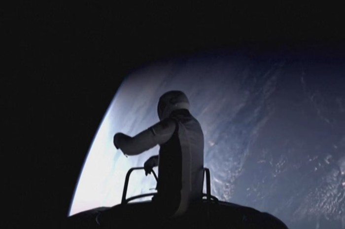 Spacewalk pertama oleh warga sipil