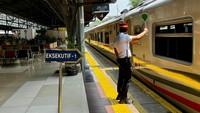 “KAI melakukan pendekatan personal untuk meningkatkan kepuasan dan loyalitas pelanggan, mengidentifikasi kebutuhan dan harapan mereka terkait layanan kereta api, serta membangun citra positif perusahaan melalui interaksi yang ramah dan mendukung,” imbuh Ixfan.