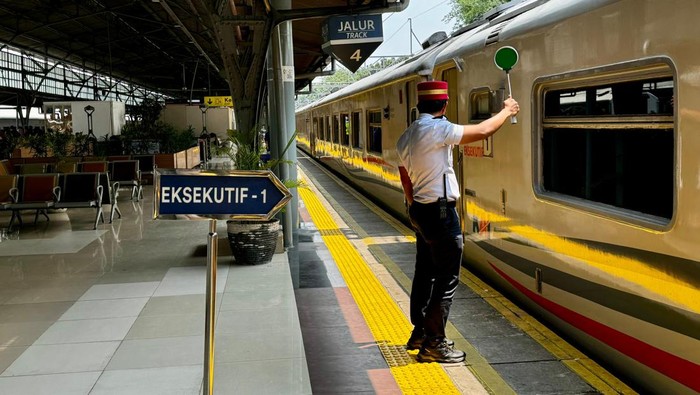 Peningkatan penumpang di Stasiun Gambir dan Stasiun Pasar Senen mulai terjadi. Hal ini terjadi menjelang long weekend yang bertepatan dengan peringatan Maulid Nabi Muhammad SAW pada 16 September 2024.