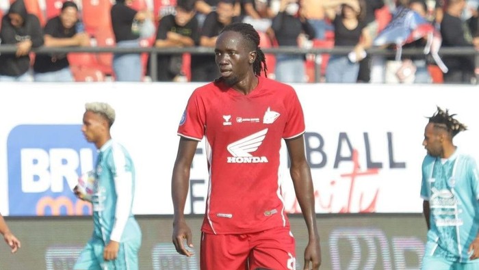 Striker PSM Makassar Tito Okello.