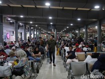 Suasana Stasiun Pasar Senen Jelang Long Weekend