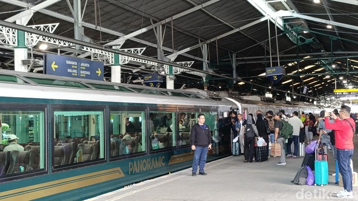 Suasana Stasiun Tugu Jogja memasuki libur panjang Maulid Nabi, Jumat (13/9/2024).