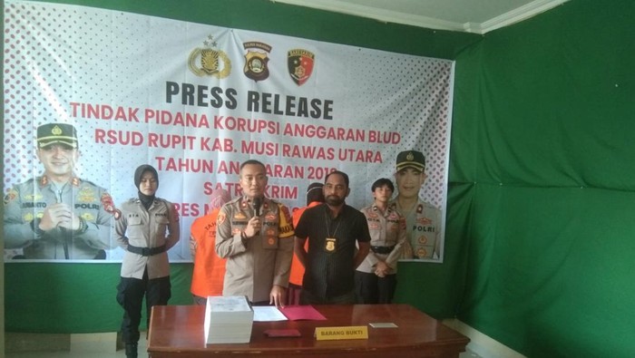Tersangka kasus korupsi pengelolaan anggaran BLUD RSUD Rupit tahun 2018