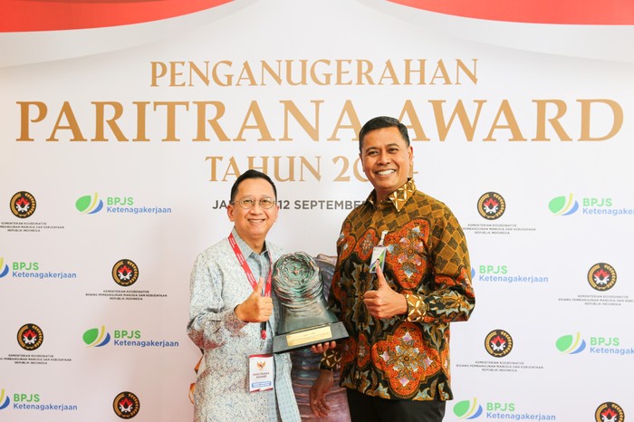 Tjiwi Kimia raih penghargaan Paritrana Award 2024.