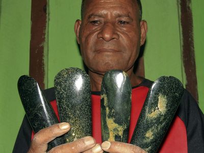 Tomaku, Batu Berharga yang Jadi Alat Bayar Pernikahan Suku Sentani