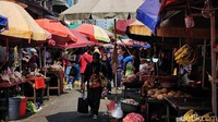 Rencana pembangunan permukiman di atas pasar itu untuk mengurangi kekumuhan dan harga perumahan yang semakin mahal di tengah kota.