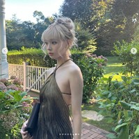 Dengan gaun yang dikenakannya, Winter terlihat bak Tinker Bell, karakter peri dalam film Peterpan, yang baru saja melangkah dari dunia dongeng. Foto: dok. Instagram @imwinter