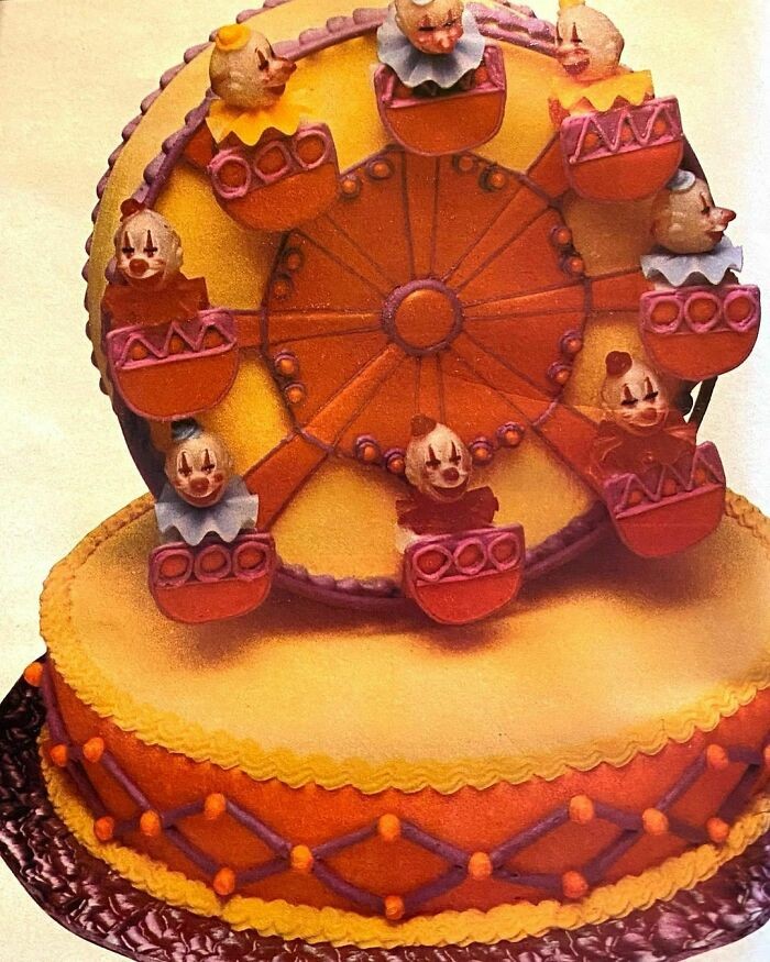 10 Kue Bentuk Aneh Ini Ada di Dalam Buku Resep Jadul 10 Kue Bentuk Aneh Ini Ada di Dalam Buku Resep Jadul