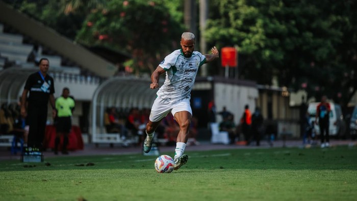 Bek PSS Sleman, Phil Ofosu-Ayeh.