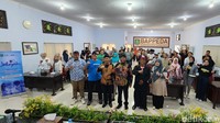 Dalam pembekalan di awal pertemuan, Bupati Sumenep Achmad Fauzi Wongsojudo pun sangat perhatian terhadap perkembangan anak mudanya karena terdapat tren postif pariwisata di wilayahnya. Ia lalu mengundang anak muda untuk belajar foto bersama tim detikcom.