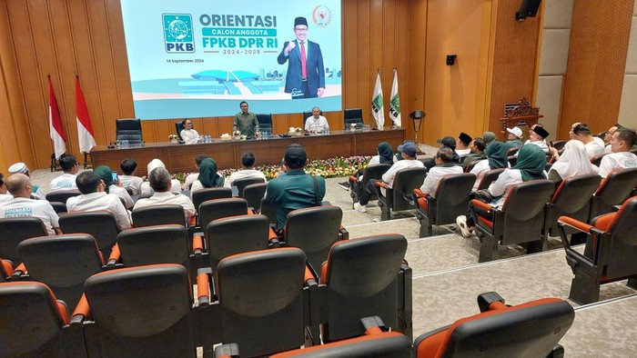 Cak Imin memberi pegarahan ke caleg PKB