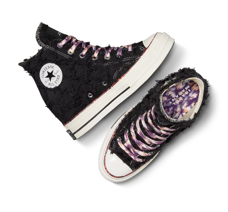 Converse x Isabel Marant Sneakers kolaborasi Converse dan Isabel Marant.