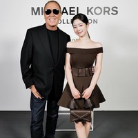 Dahyun TWICE telah diumumkan sebagai global brand ambassador Michael Kors sejak awal Maret 2024. Dia terlibat dalam campaign global Michael Kors dan kini debut sebagai model di peragaan busananya. Foto: Instagram