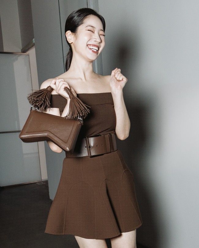 Debut Dahyun TWICE disaksikan sejumlah selebriti yang hadir di peragaan busana Michael Kors termasuk Barbara Palvin, Lindsay Lohan, Olivia Wilde, dan Nina Dobrev. Kini penggemar dapat menantikan penampilan Dahyun sebagai pemain utama drama yang diadaptasi dari film populer Taiwan, You Are the Apple of My Eye. Foto: Instagram