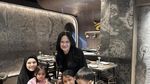 Donna Harun Awet Muda di Usia 56 Tahun, Paling Doyan Sushi dan Kopi