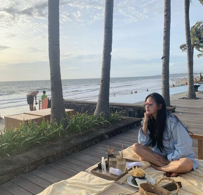 Donna Harun Awet Muda di Usia 56 Tahun, Paling Doyan Sushi dan Kopi